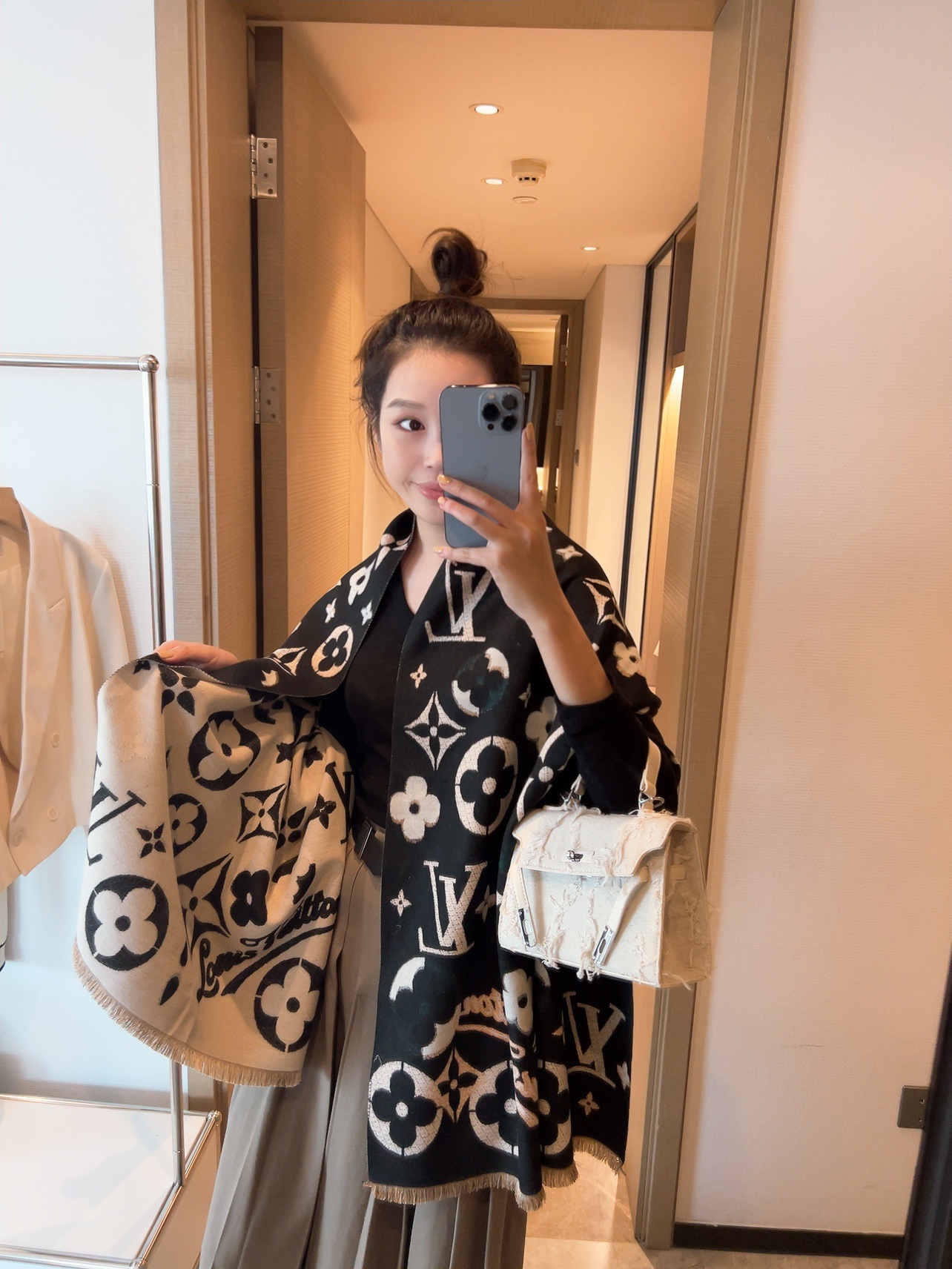 LV Garden Monogram Scarf 110298
