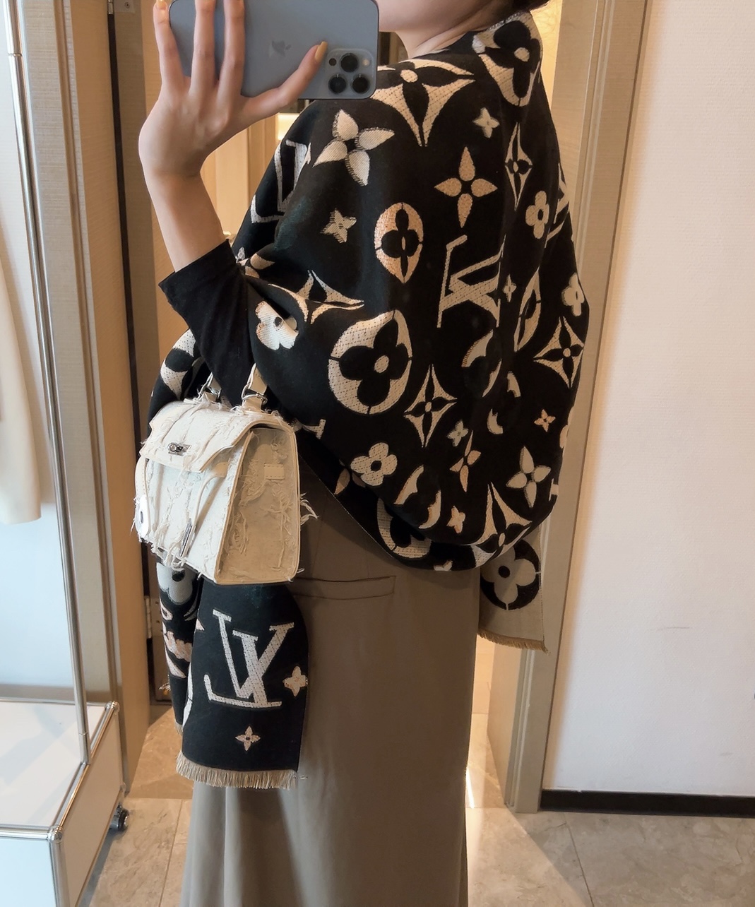 LV Garden Monogram Scarf 110298