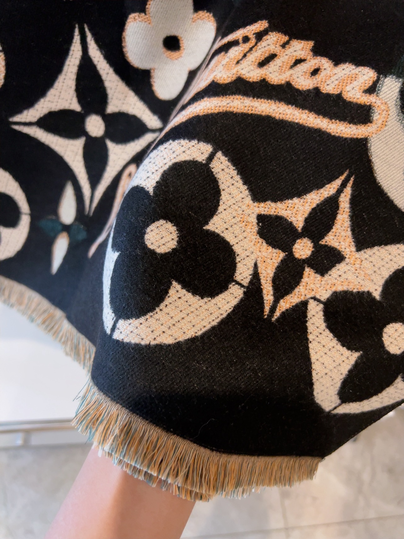 LV Garden Monogram Scarf 110298