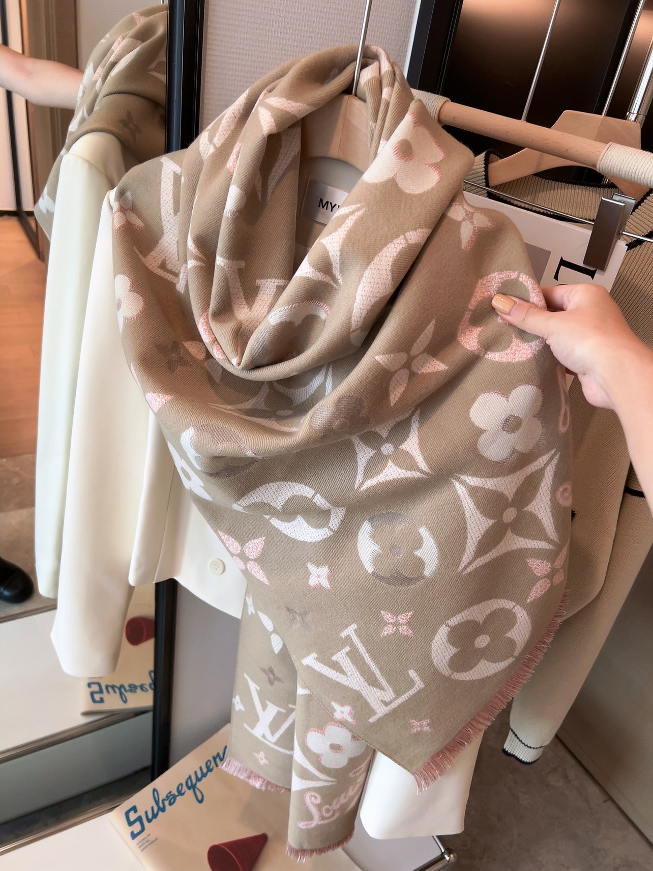 LV Garden Monogram Scarf 110298