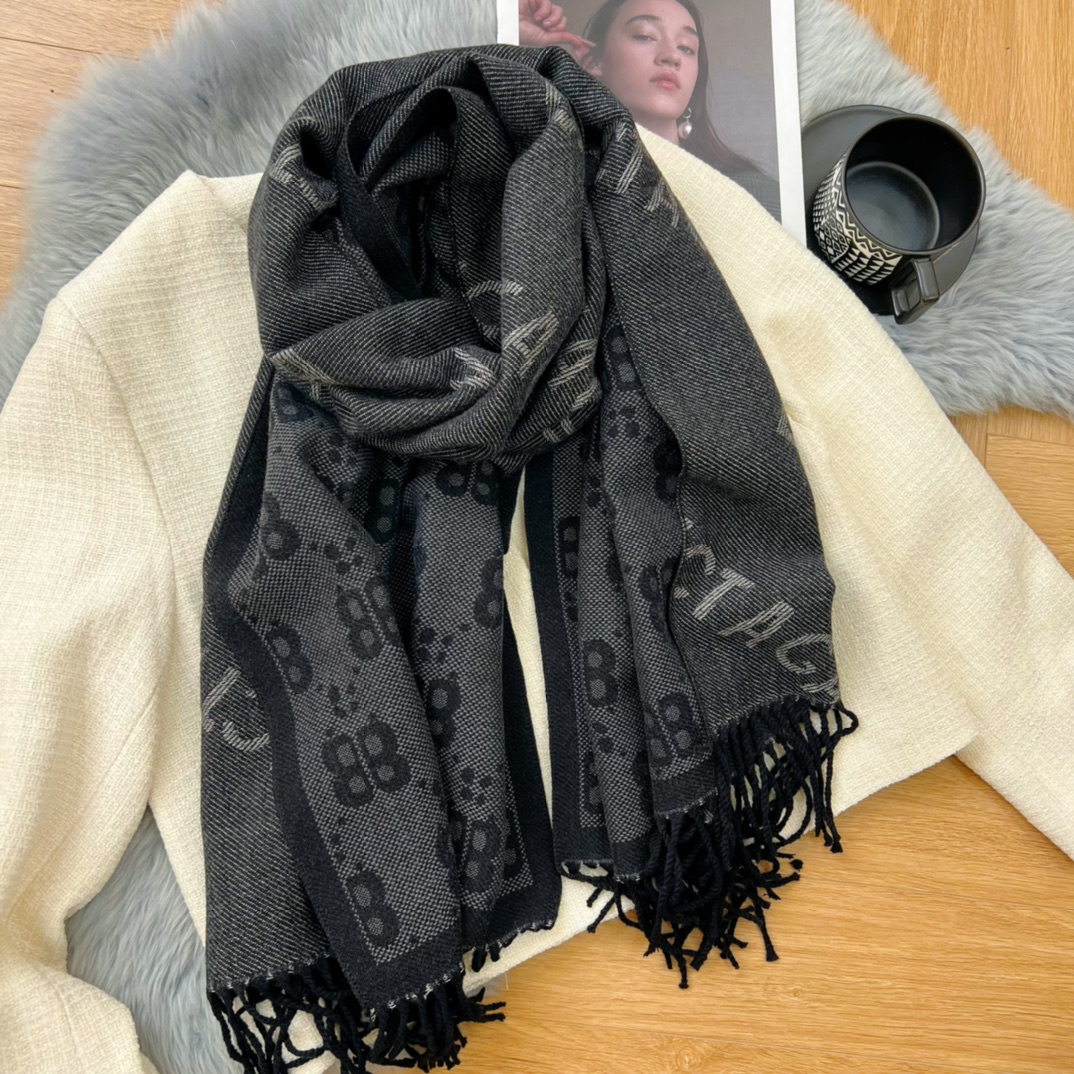 Balenciage Scarf 110288