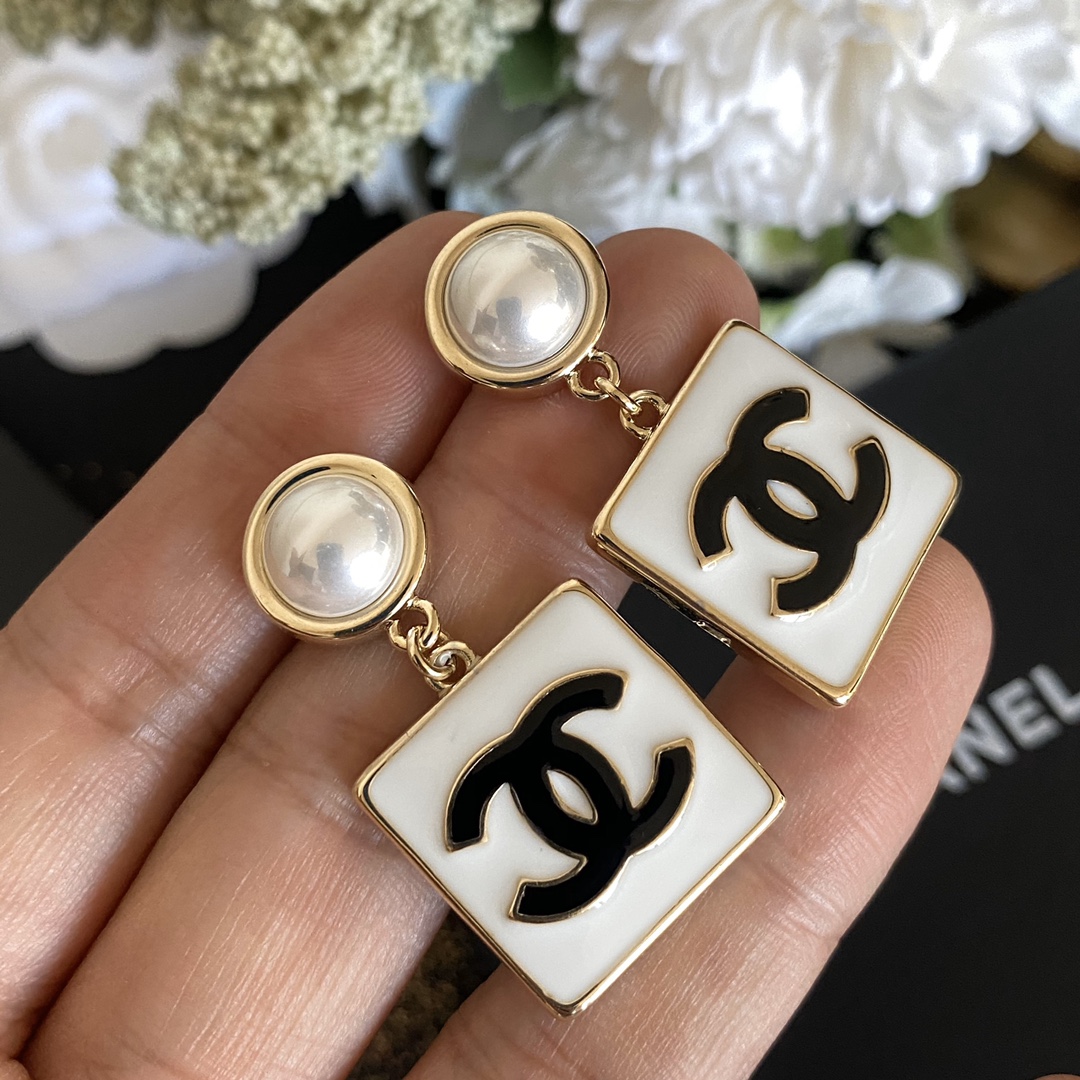 A1139  Chanel square earrings 110338