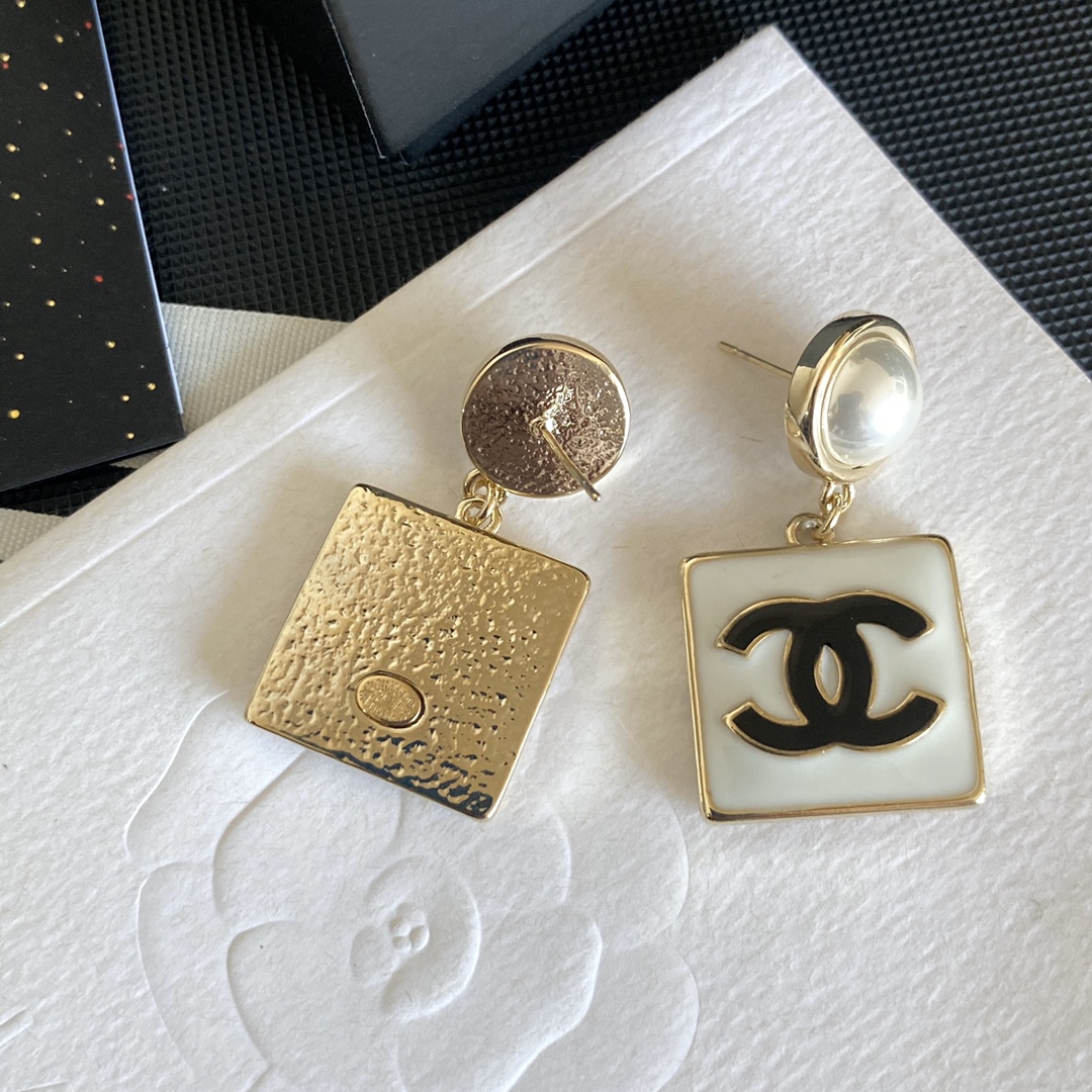 A1139  Chanel square earrings 110338
