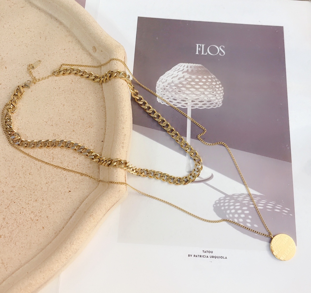 x004 Chanel necklace 110337