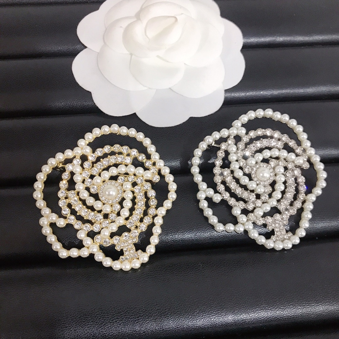 Chanel pearls crystal brooch 110345