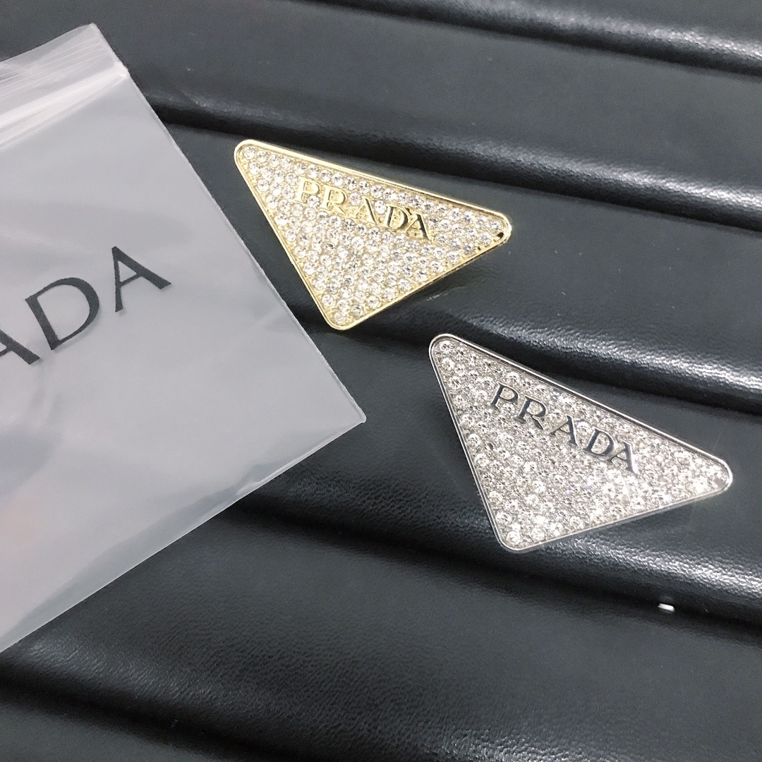 Prada brooch 110343