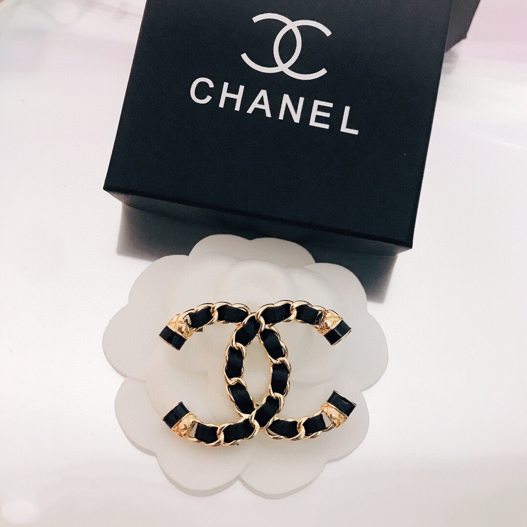 Chanel brooch 110342