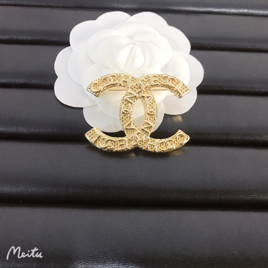 Chanel brooch 110341