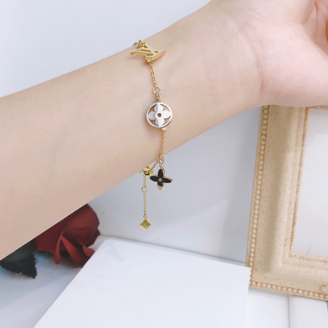 L016  lv bracelet 110309