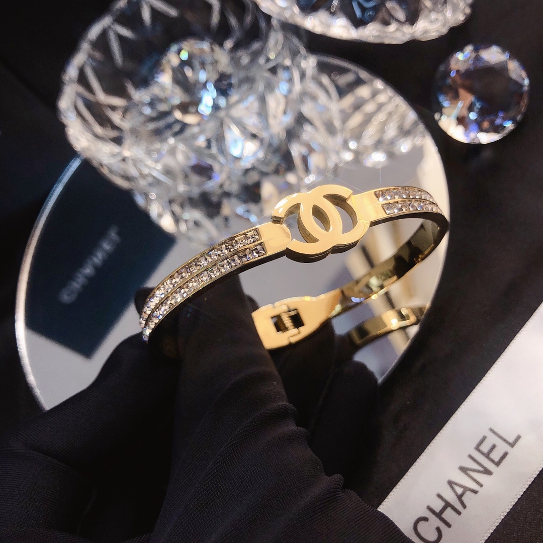 S153  Chanel bracelet 110305