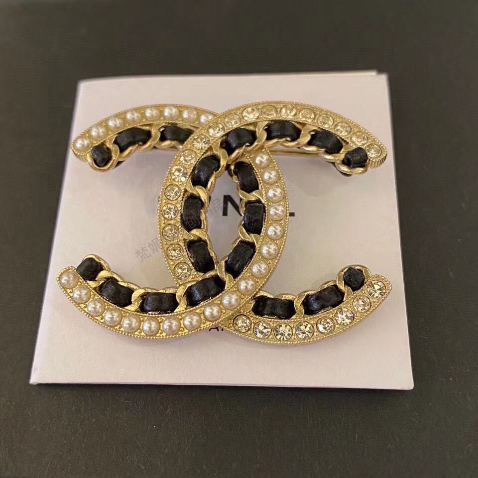 Chanel brooch 110382