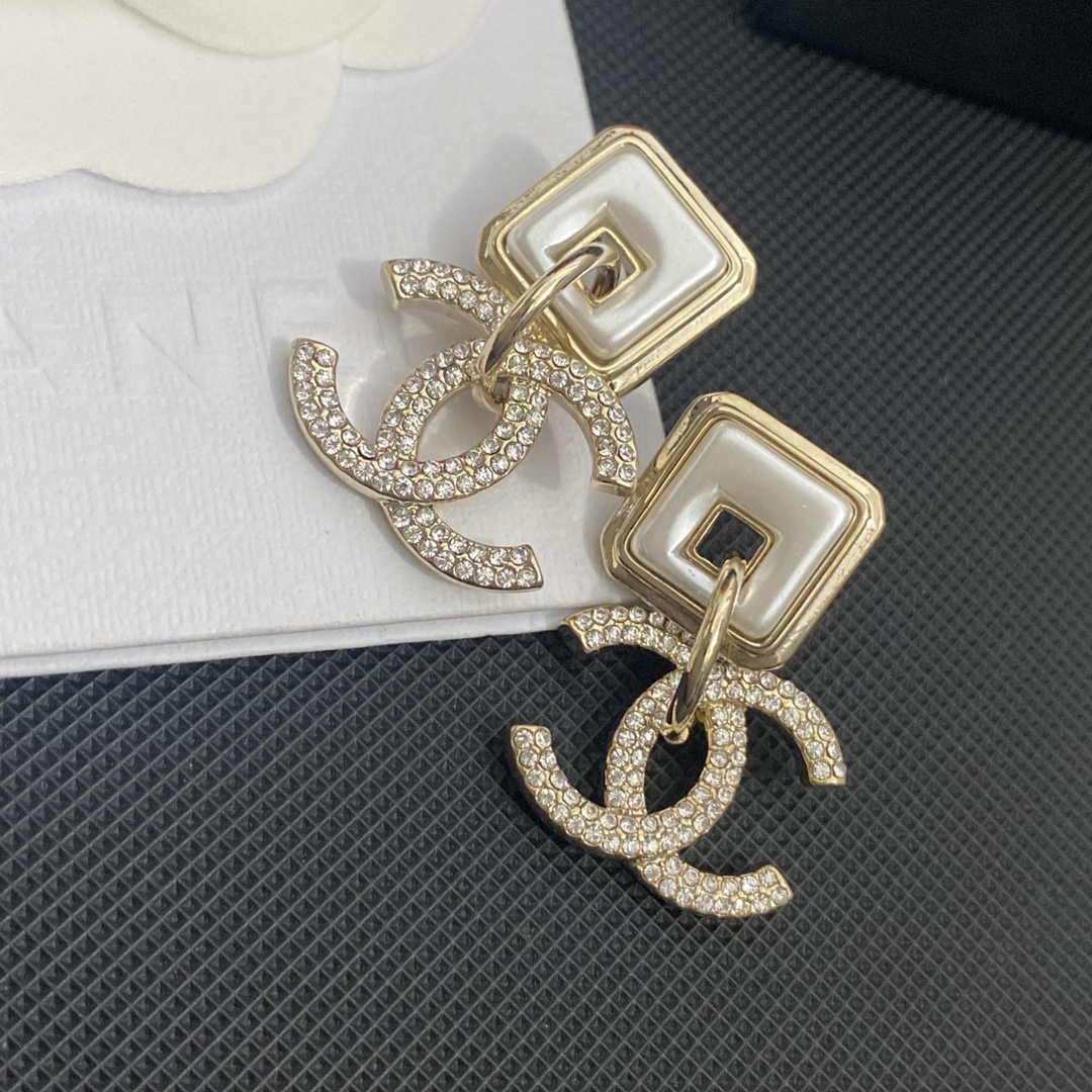 A1034  Chanel earrings 110423