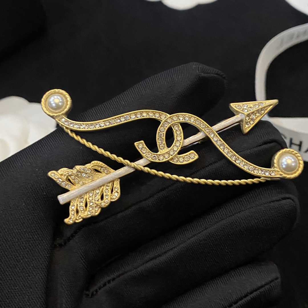 C031 Chanel brooch 109092