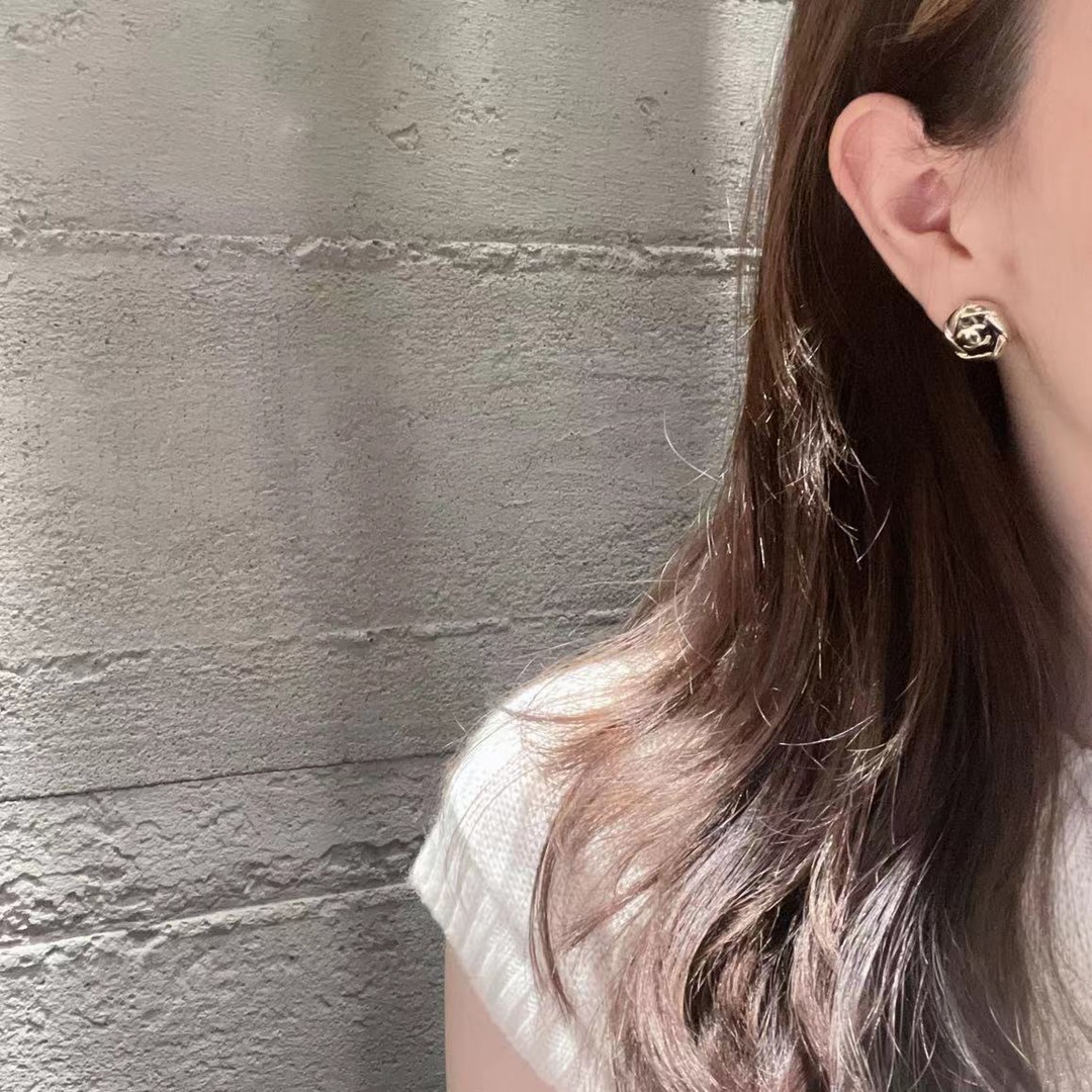 A968  Chanel earrings 110416