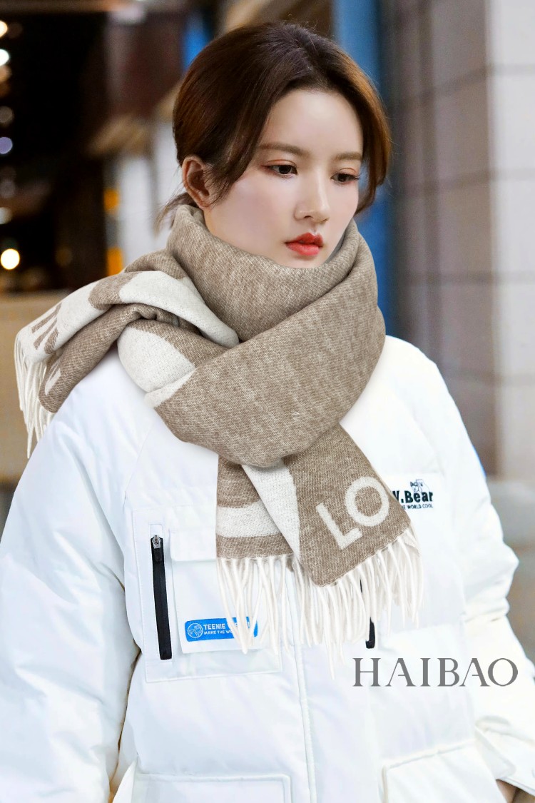 LOUIS VUITTON LV The Ulrimate Shine Monogram Scarf