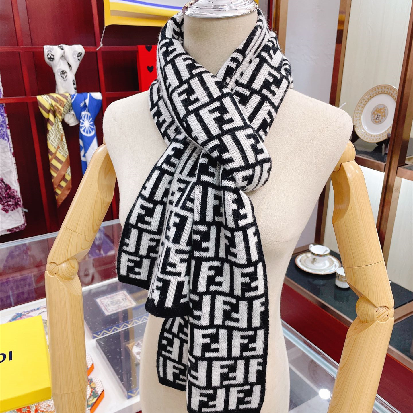 Fendi women/men Scarf 110439