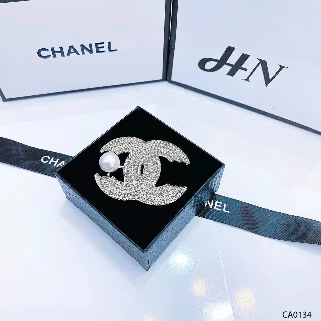 Chanel brooch 110482