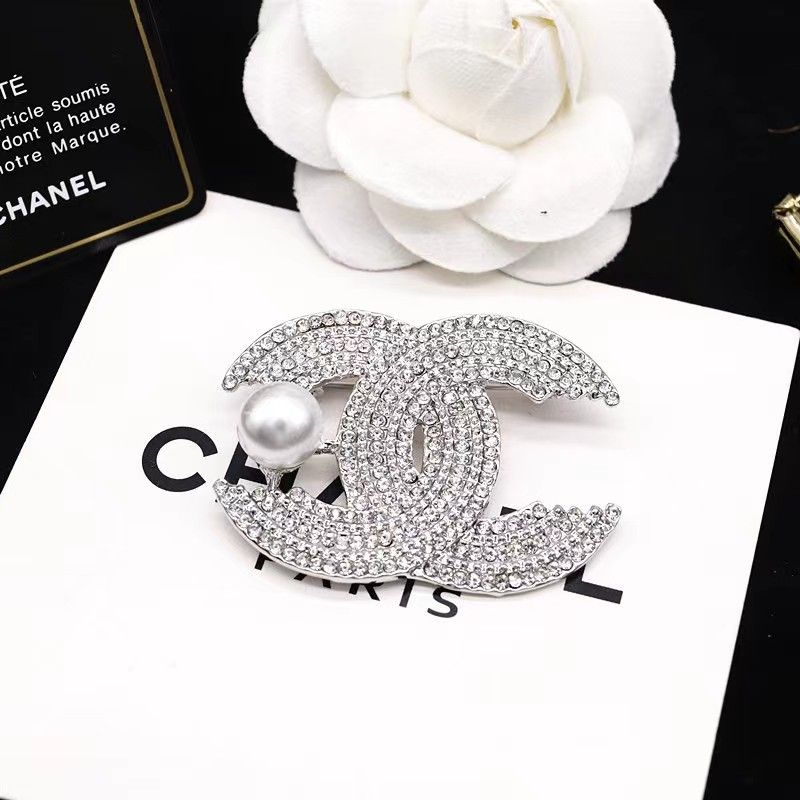 Chanel brooch 110482