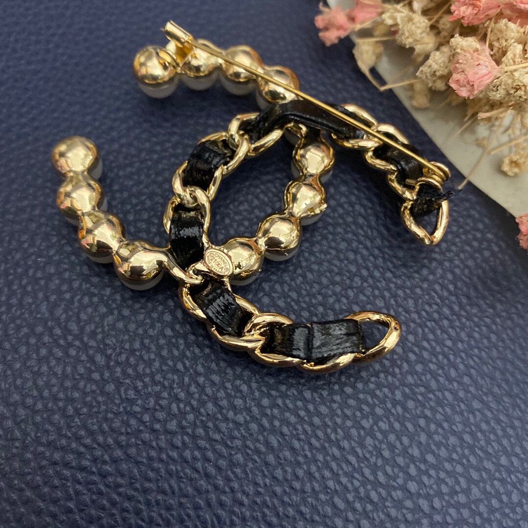 Chanel leather pearls brooch 110477