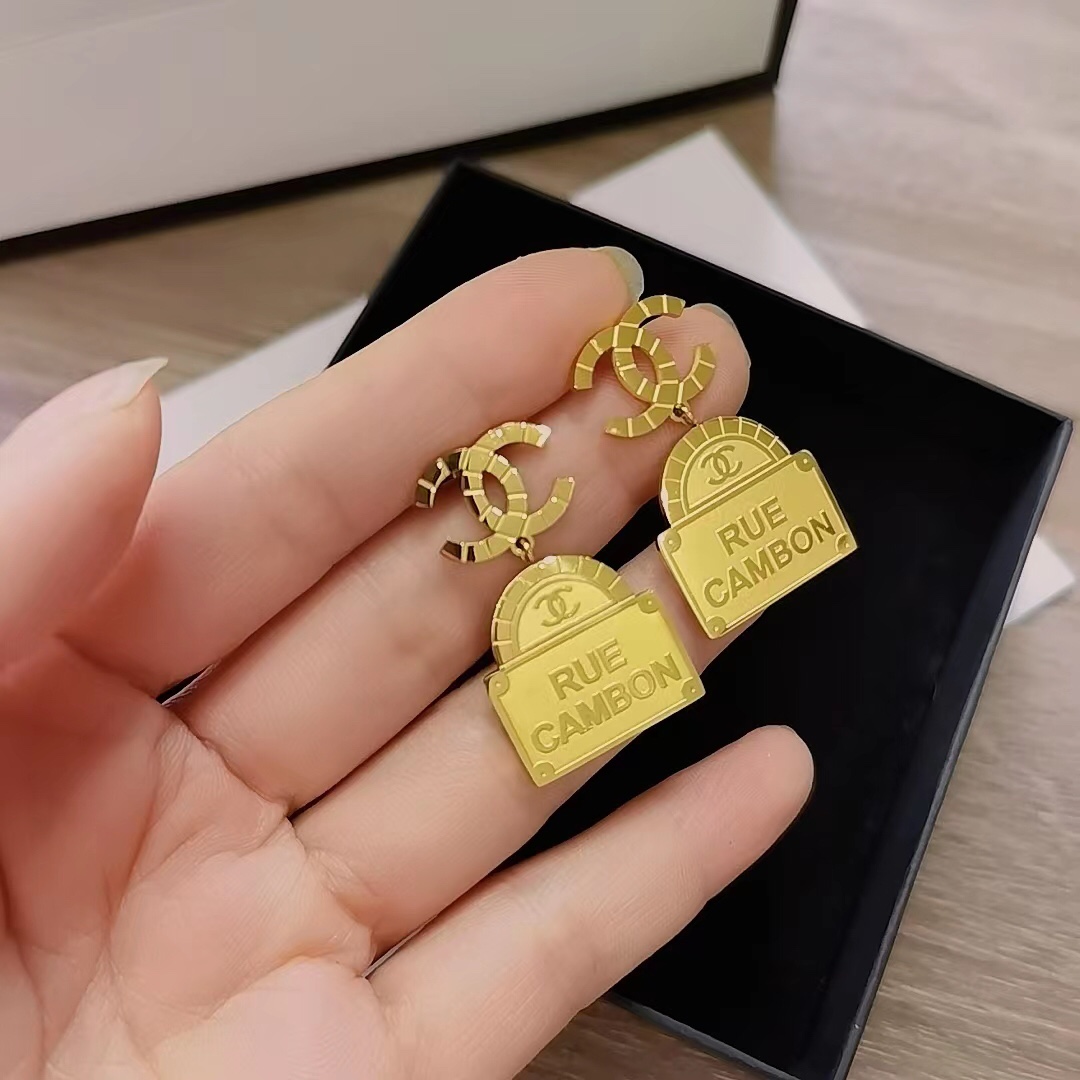 Chanel Titanium steel gold vintage earrings 110468