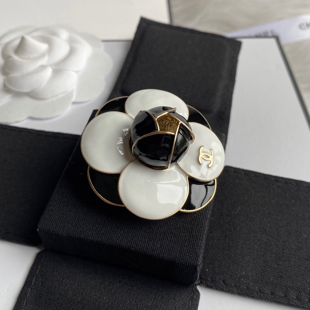 Chanel brooch 110467