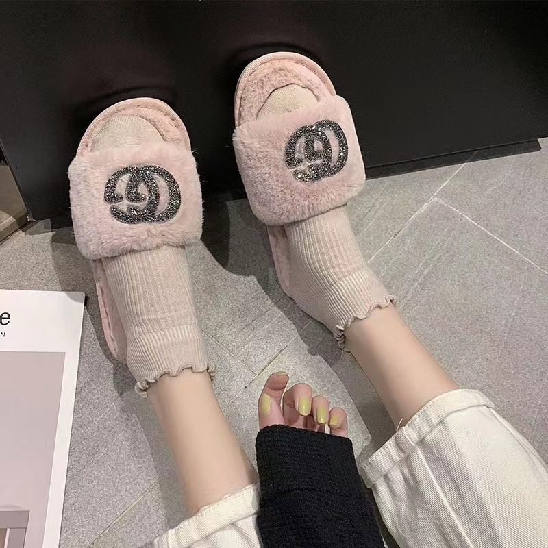 Pink-Gucci fur slippers