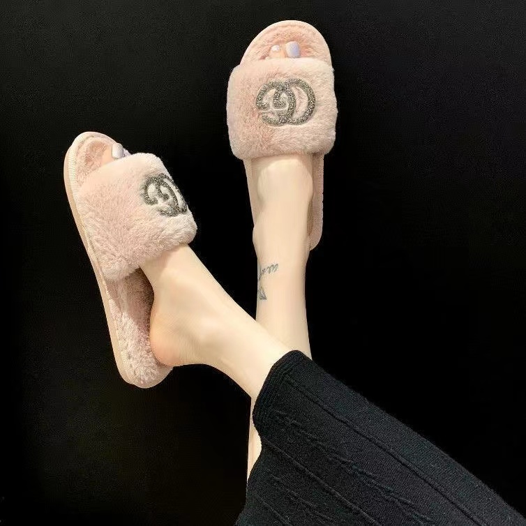 Pink-Gucci fur slippers