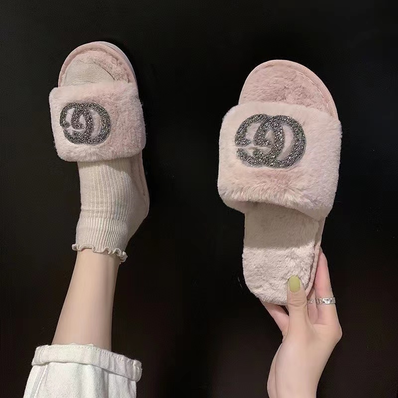 Pink-Gucci fur slippers