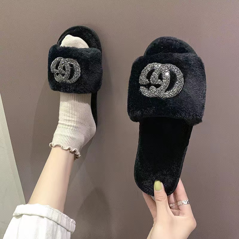 Black-Gucci fur slippers