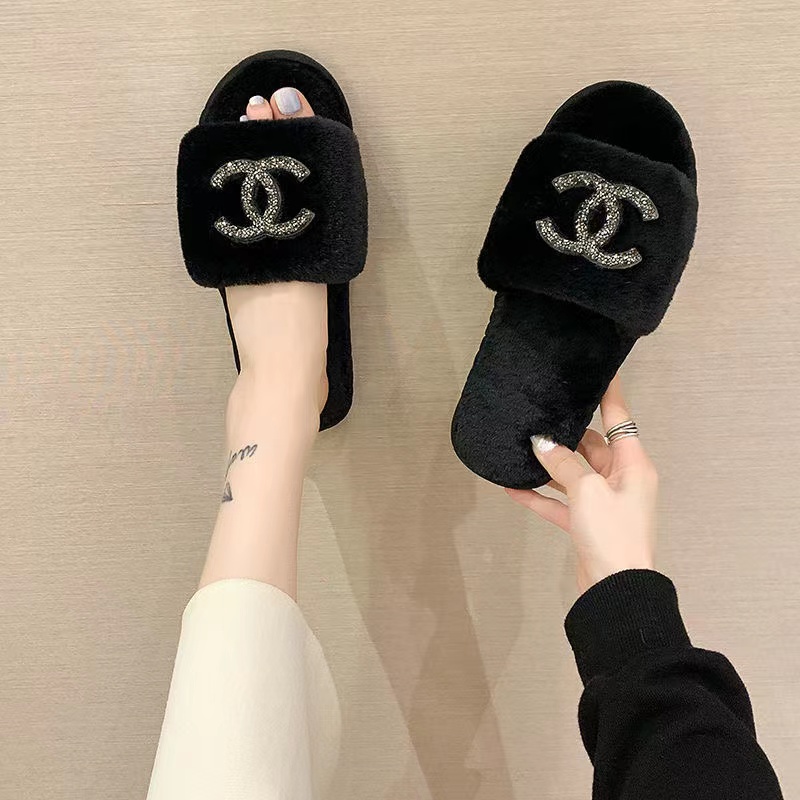 Black-Chanel fur slippers