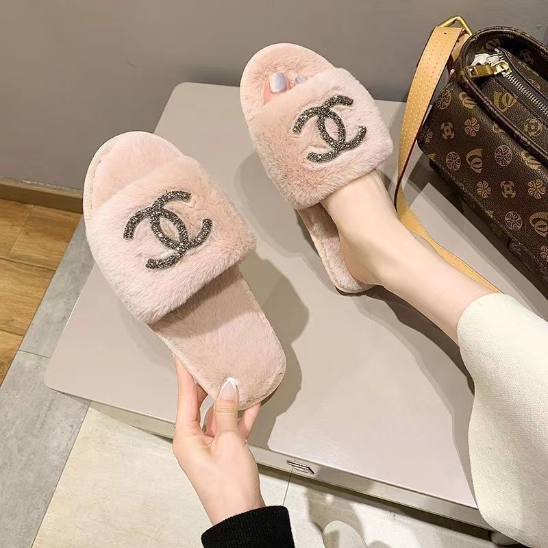Pink-Chanel fur slippers