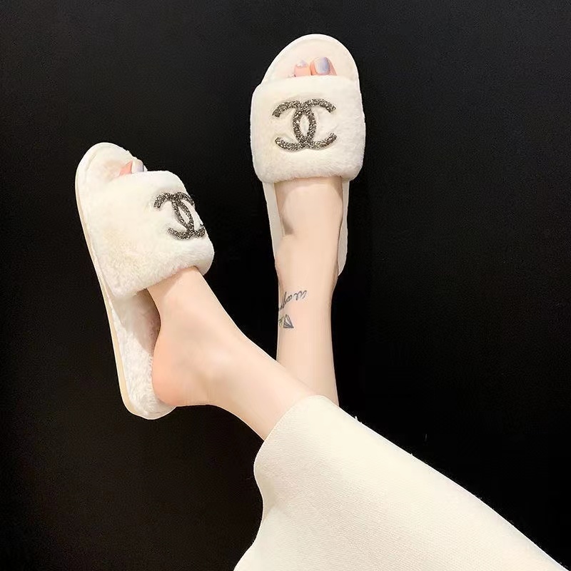 White-Chanel fur slippers