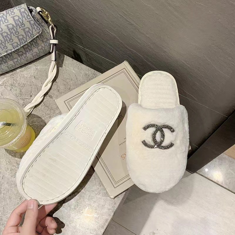 White-Chanel fur slippers