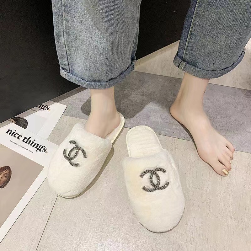 White-Chanel fur slippers