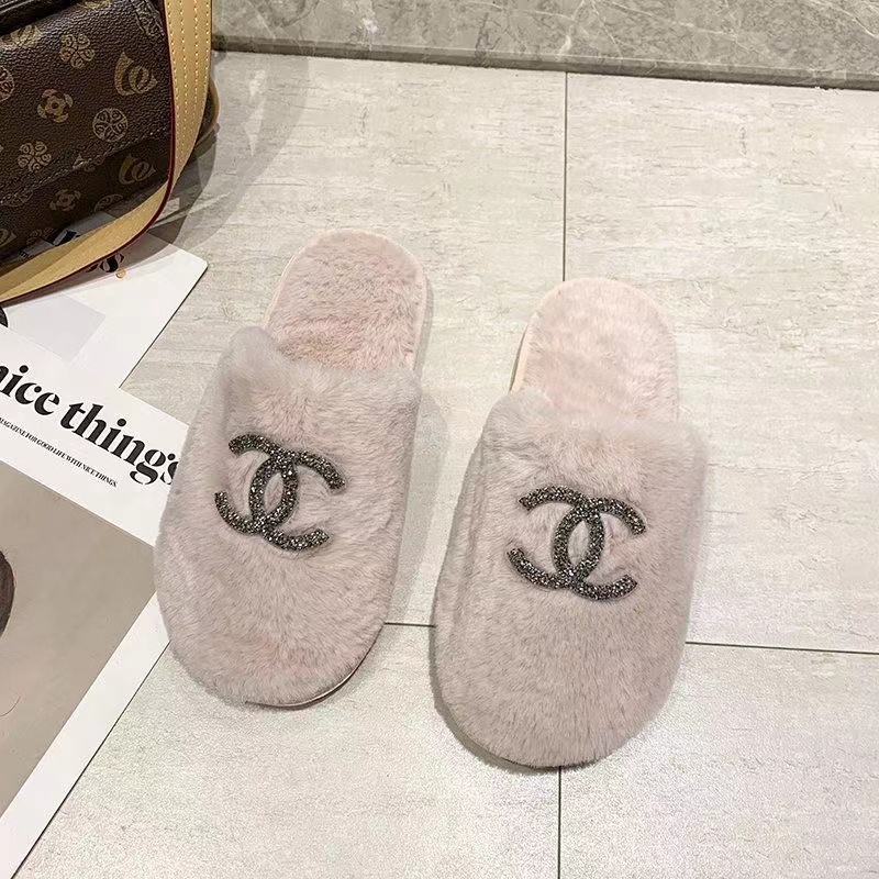 Pink-Chanel fur slippers
