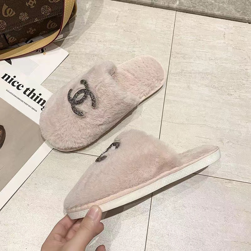 Pink-Chanel fur slippers