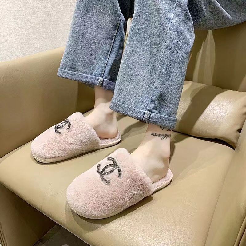 Pink-Chanel fur slippers