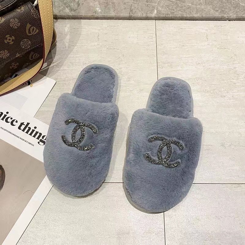 Gray-Chanel fur slippers