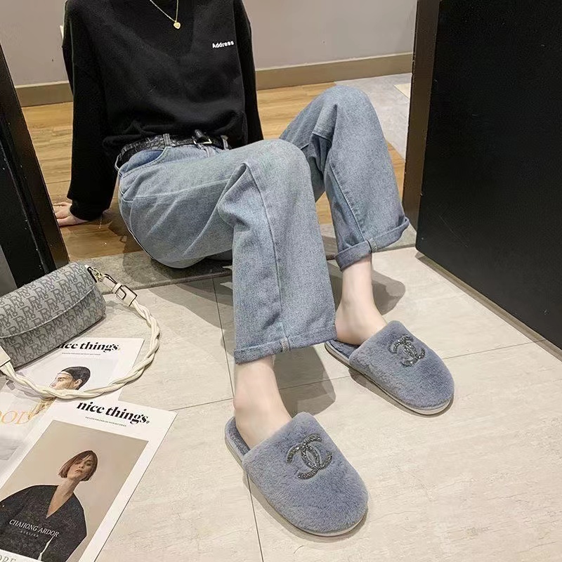 Gray-Chanel fur slippers