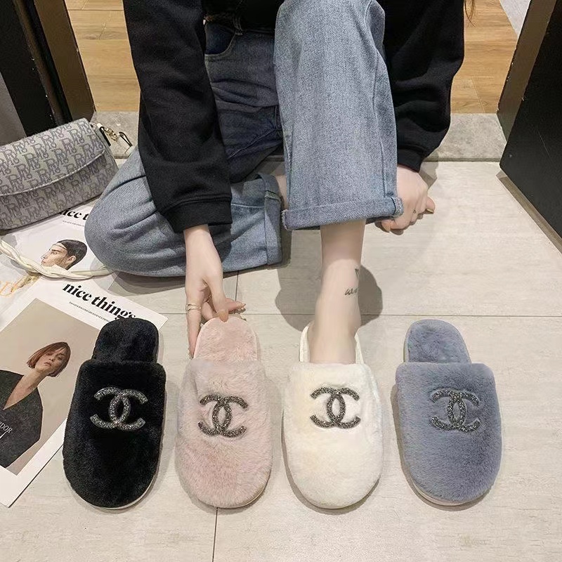 Gray-Chanel fur slippers