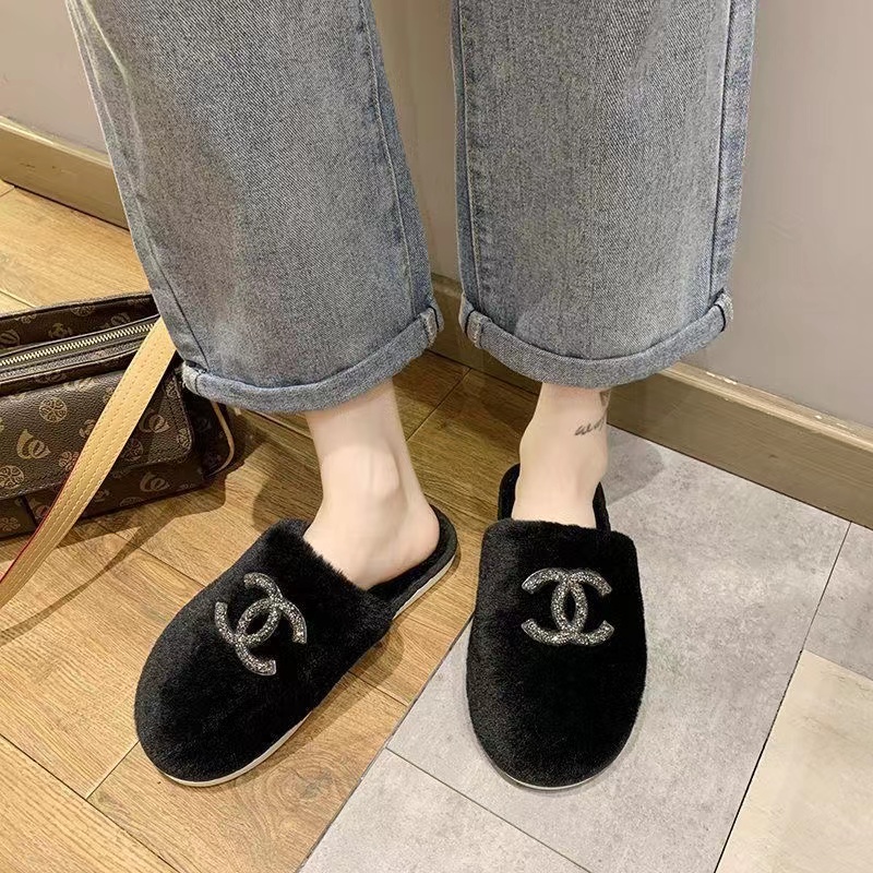 Black-Chanel fur slippers