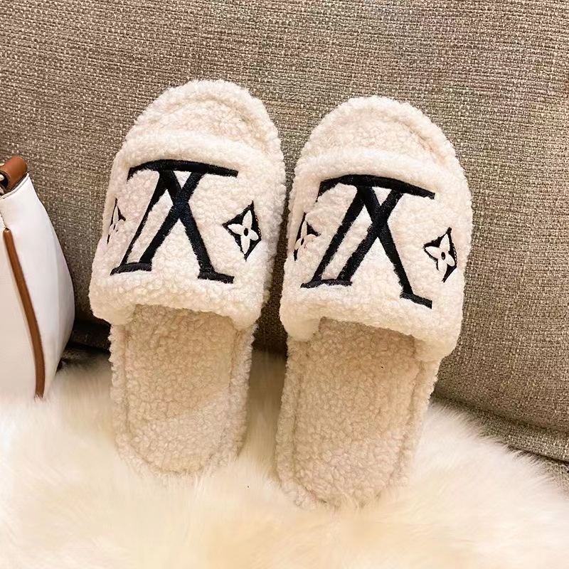 White-LV fur slippers Louis vuitton