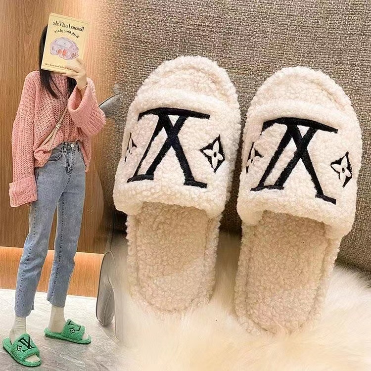 White-LV fur slippers Louis vuitton