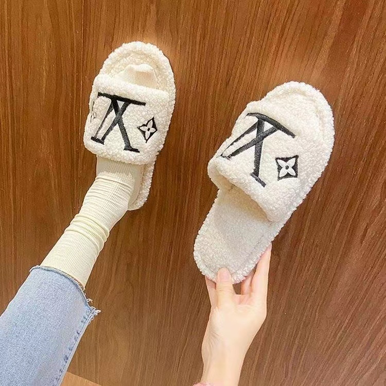 White-LV fur slippers Louis vuitton