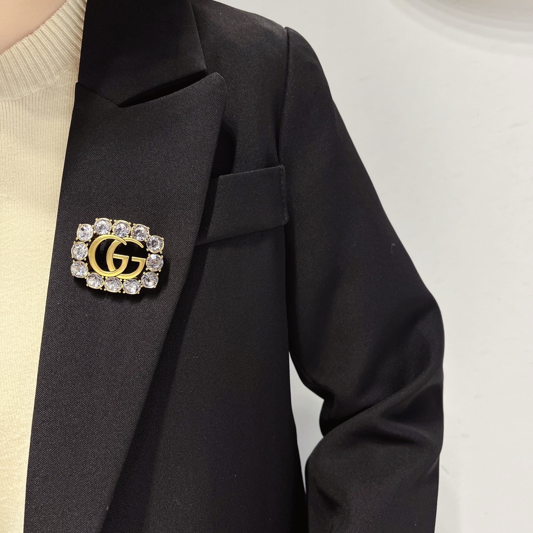 D071 Gucci GG Brooch 110498