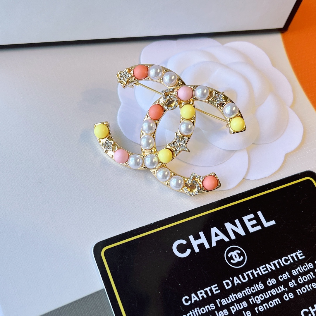 D118  Chanel brooch 110492