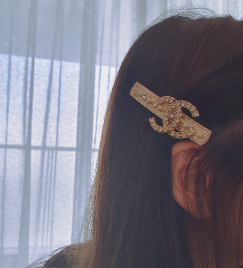 F034  Chanel hairclip 110491