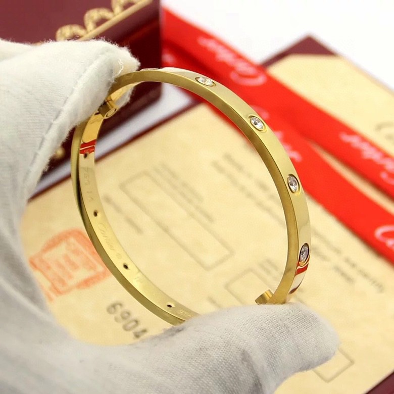 Yellow Gold Cartier unfading love Bracelet