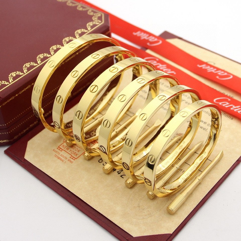 Yellow gold Cartier unfading love Bracelet