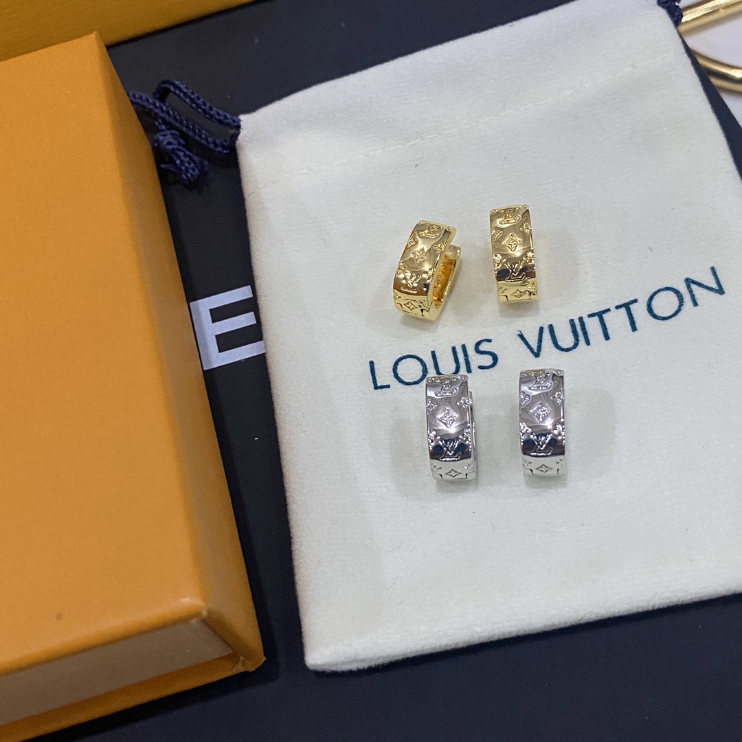 A675/A676 LV gold/Silver earrings